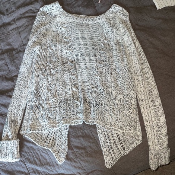 3 for 1 sweater bundle, Small - Picture 9 of 12